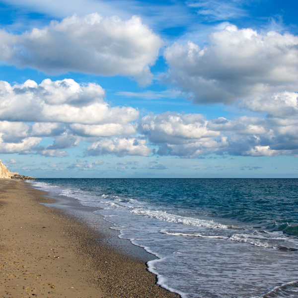 F17-2012-LA-SPIAGGIA-DI-CAPO-S-DONATO-TORRE-DI-CAVIGLIA-E-NUVOLE-SUL-MARE-FOTOSTUDIOLOVISOLO
