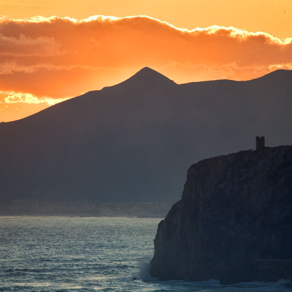 FINALE-MARINA-TRAMONTO-SUL-CAPO-DELLA-CAPRAZOPPA-FOTOSTUDIOLOVISOLO